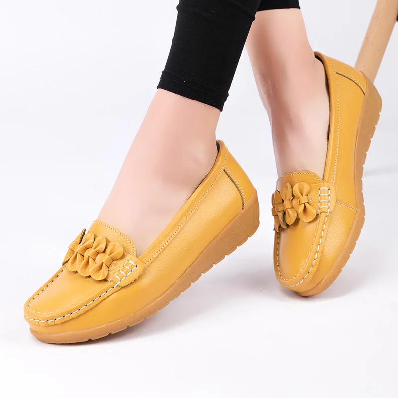 

2021 Women Shoes Spring Autumn Cow Leather Flats Women Footwear Slip On Loafers Mother Moccasins Shoes Female Large Size 35-44