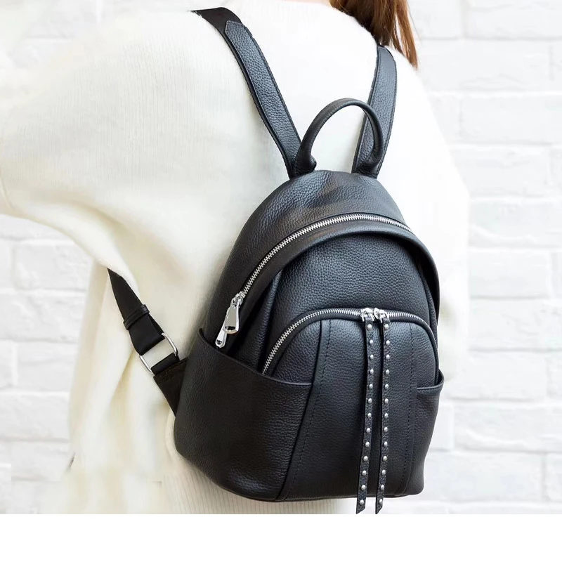 Женский рюкзак с заклепками черный из 100% натуральной кожи Большая вместительная