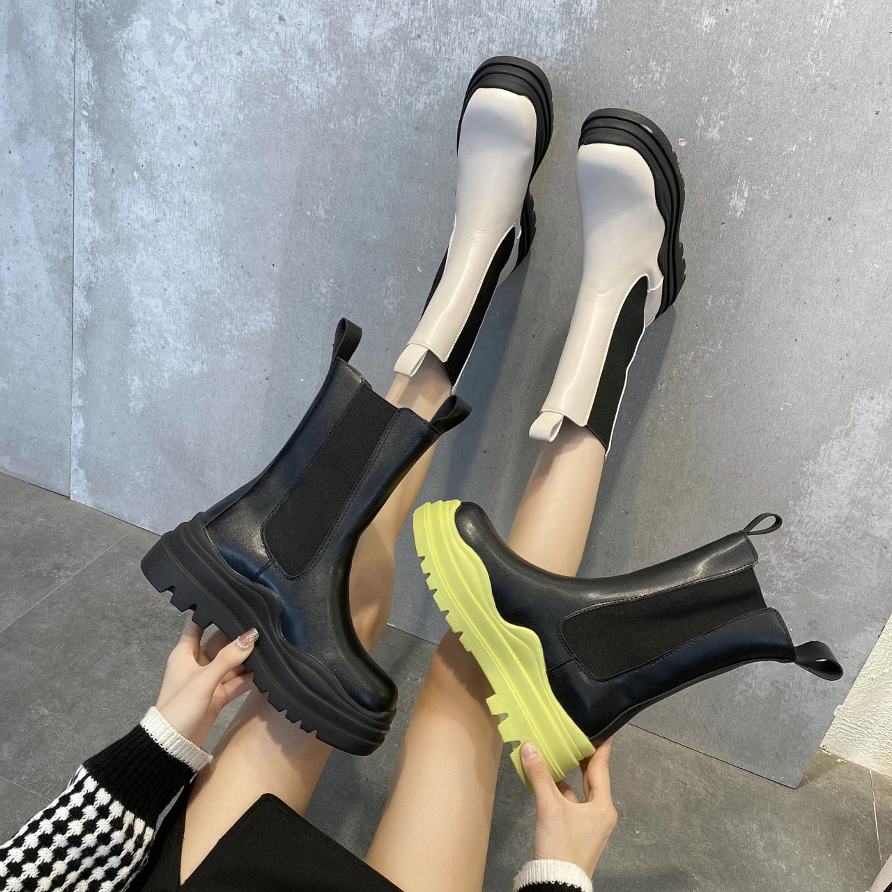 

2021 Runway Design Shoes Luxury Brand Platform Martin Boots Thick Bottom Real Leather Ankle Boots Women Round Toe Short HotBoots