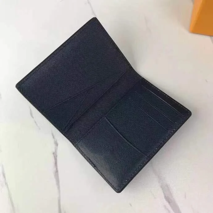 

Portafoglio di lusso con logo in pelle a righe e rivestimento in pelle di vacchetta rivestita