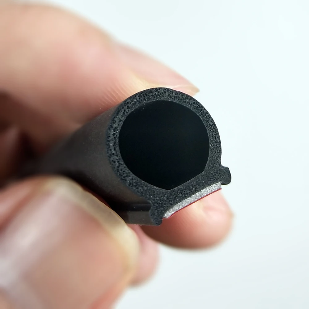 Резиновая уплотнительная лента для автомобильных дверей типа Big D Универсальная