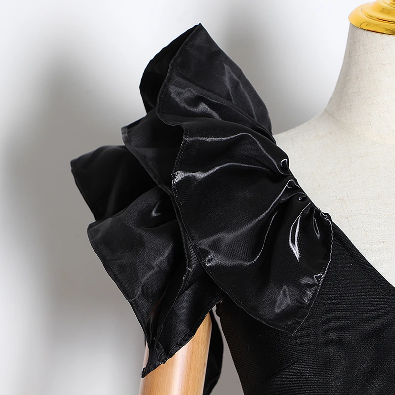 Женское облегающее платье TWOTWINSTYLE белое вечернее с v образным вырезом короткими