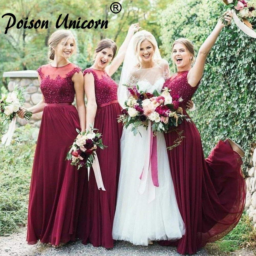 Длинное шифоновое платье подружки невесты бордового цвета с кружевной