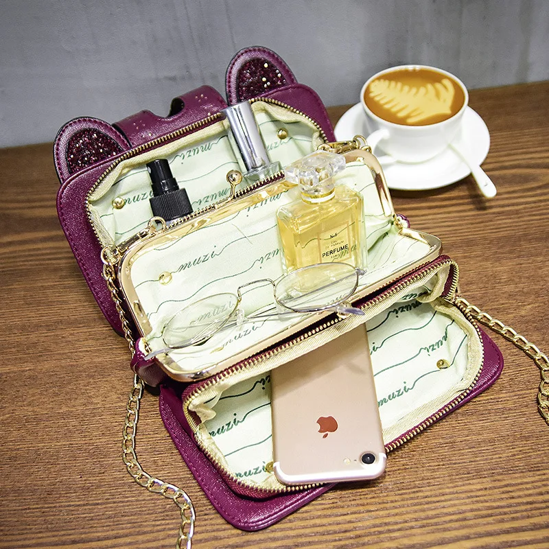 Модная женская сумка мессенджер с заклепками вечерняя на цепочке через плечо