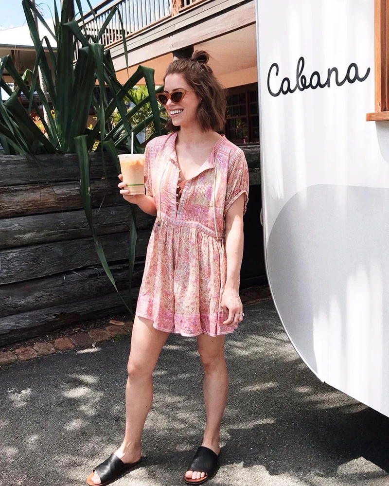 Женский комбинезон из искусственного шелка с коротким рукавом и цветочным