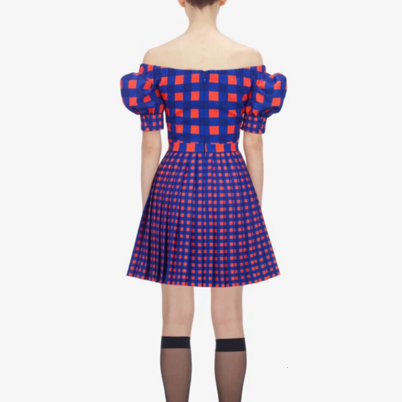 Клетчатое платье с открытыми плечами цветными блоками без бретелек высокой