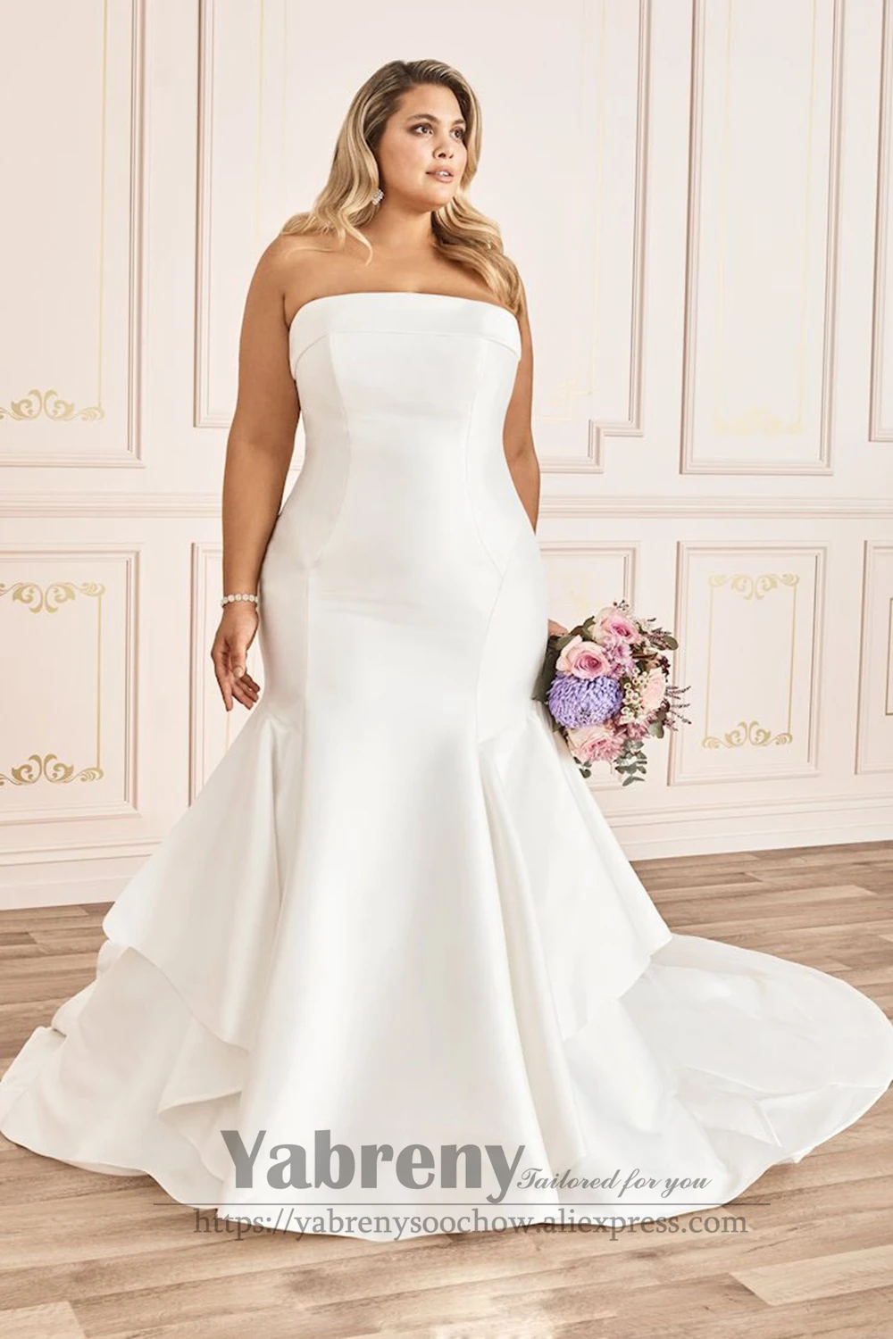 

Элегантное свадебное платье без бретелек размера плюс