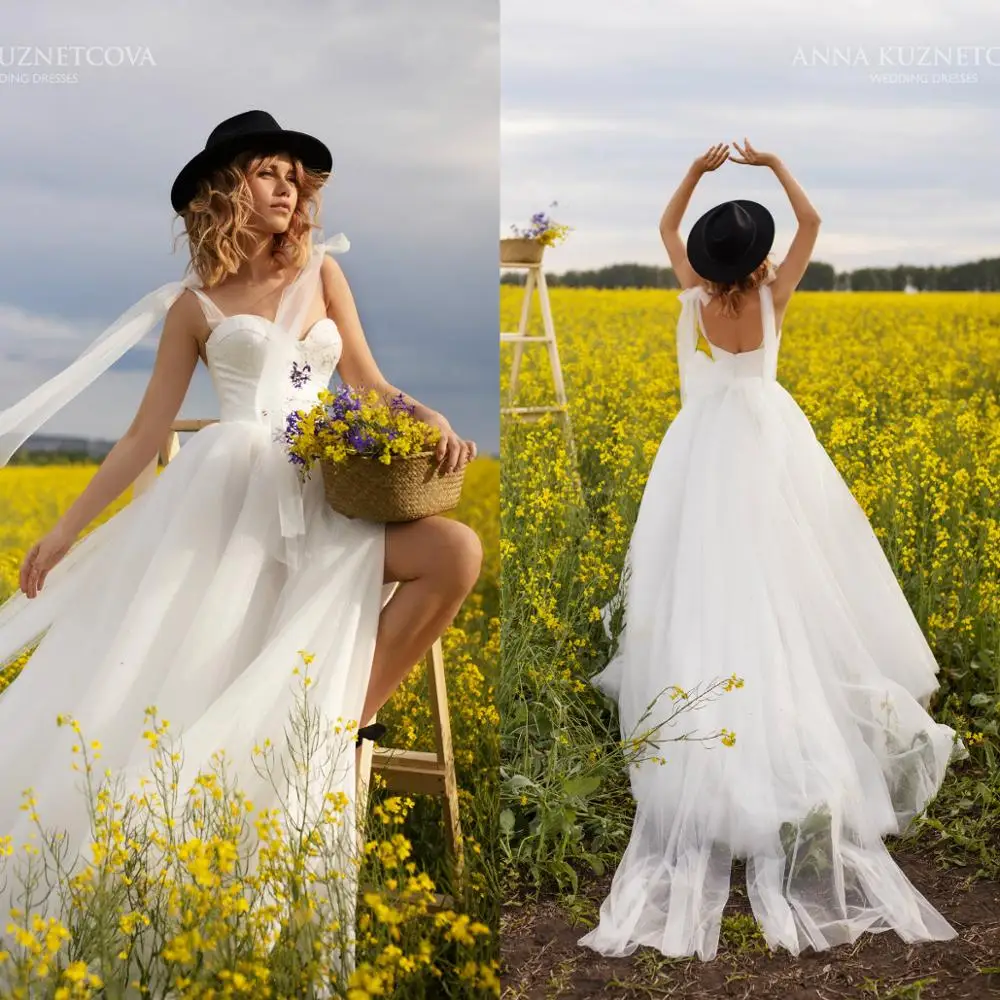 

2021 New Lace Wedding Dresses Spaghetti Straps Appliques Bridal Gowns Customized Backless Sweep Train A Line Wedding Dress