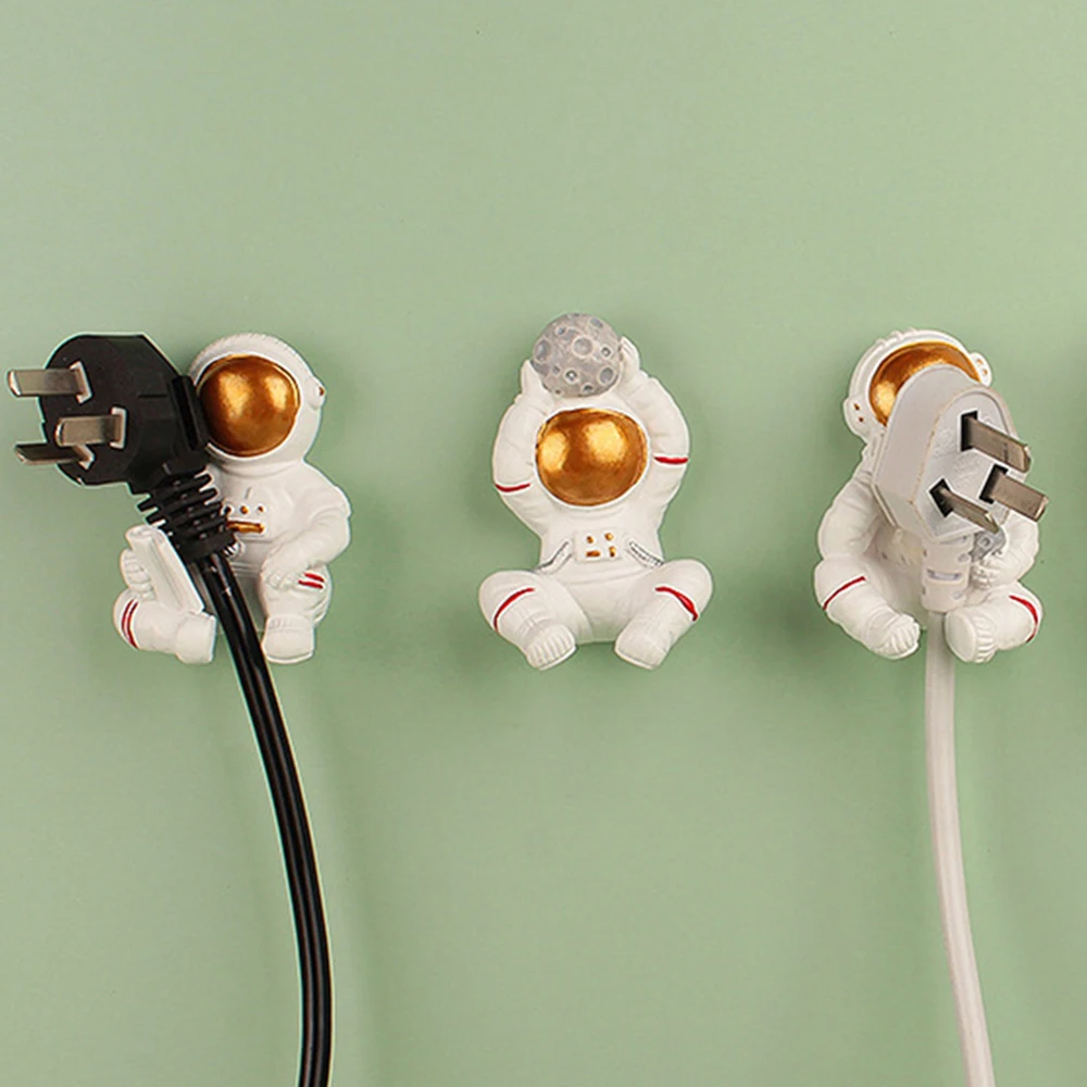 

Стойка с мультяшным дизайном, крючок для штепсельной вилки астронавта, прочный клейкий крючок, креативный кронштейн для штепсельной вилки, ...