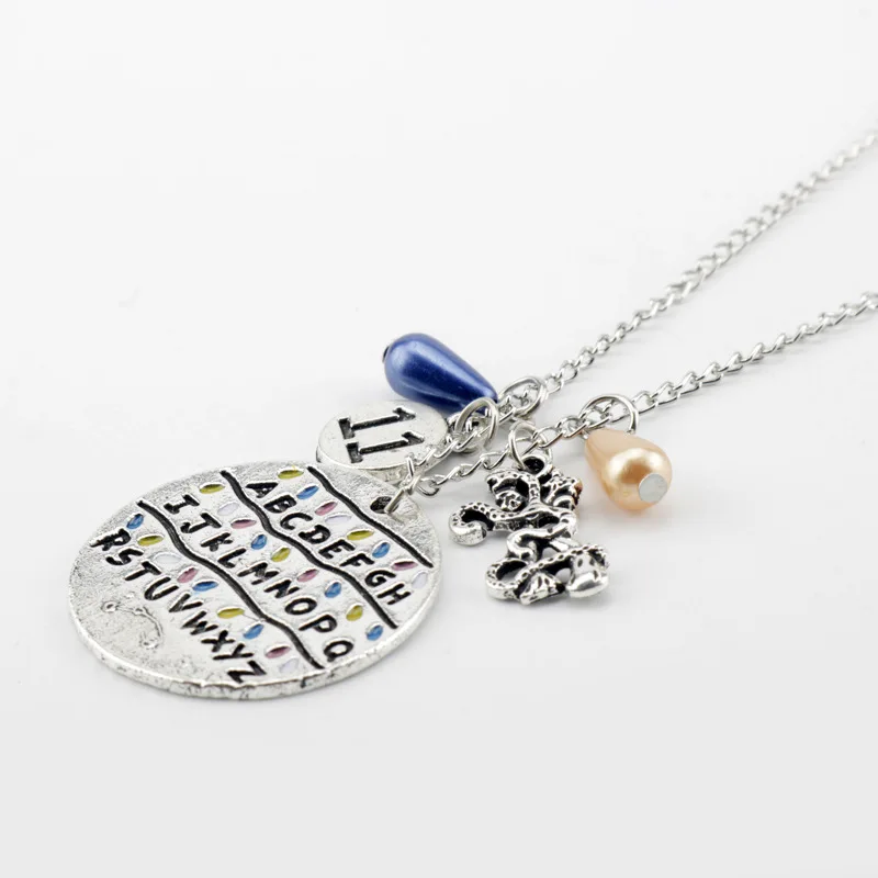 Новое ожерелье с подвеской в виде фигуры очень странные дела лампочка Алфавит