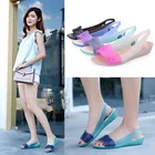 Женские сандалии, Новинка лета 2021, Модные дышащие сандалии на мягкой плоской подошве с принтом, нескользящая женская обувь