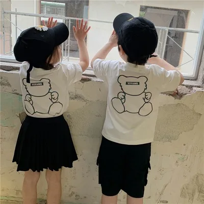 

Одинаковая одежда для всей семьи, футболка для маленьких мальчиков и девочек с мультяшным рисунком, топ для маленьких девочек с медведем, фу...