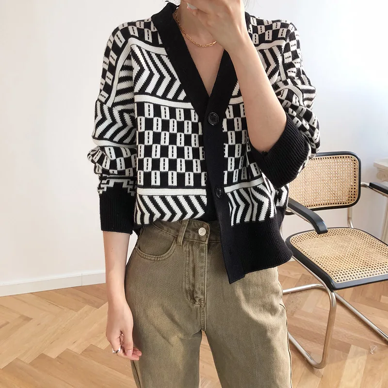 Unique Black V Neck Vintage Knit Cardigan Women Geometric Long Sleeves Cropped Sweater Classic Contrast Color Loose Spring Tops