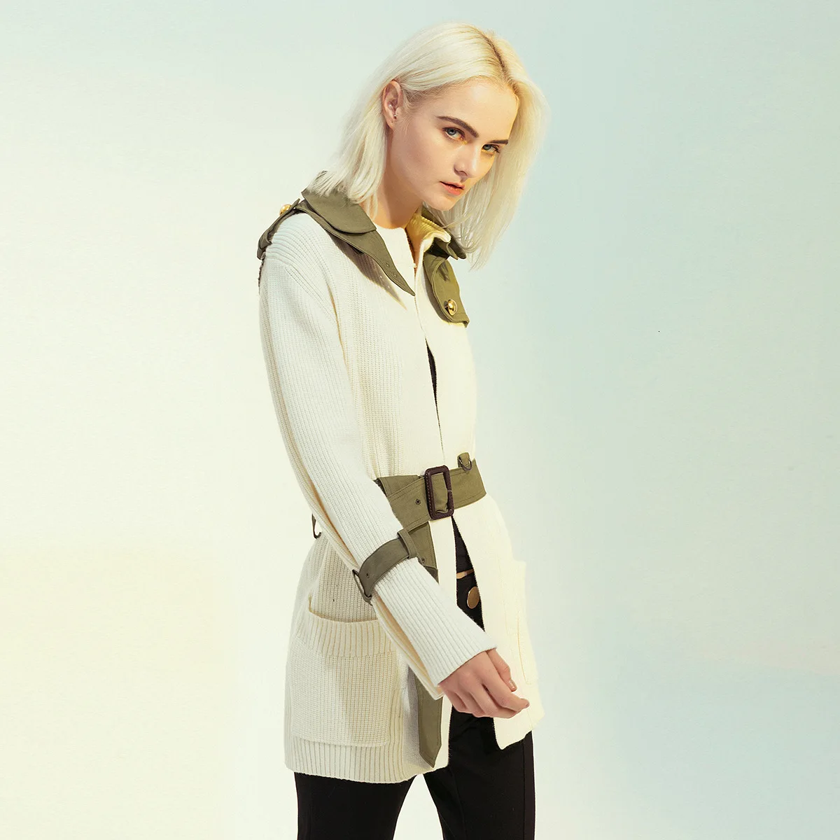 Женская зимняя меховая куртка DEAT зеленая с отложным воротником и длинными