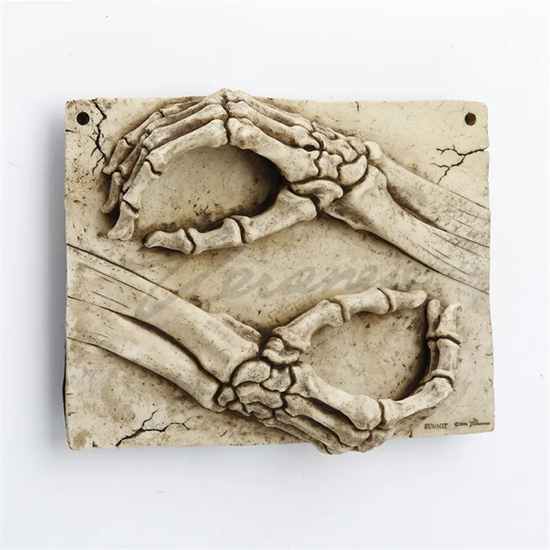 

CREATIVE SKULL HAND BONE ART SCULPTURE ART SKELETON WALL HANGING STATUE RESIN CRAFT HOME DECOR INTERIOR SHOWPIECE R5144