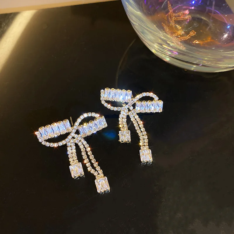 

Luxury Female Crystal Bow Small Earring Charm Silver Color Stud Earrings Trendy White Zircon Stone Wedding Earrings For Women