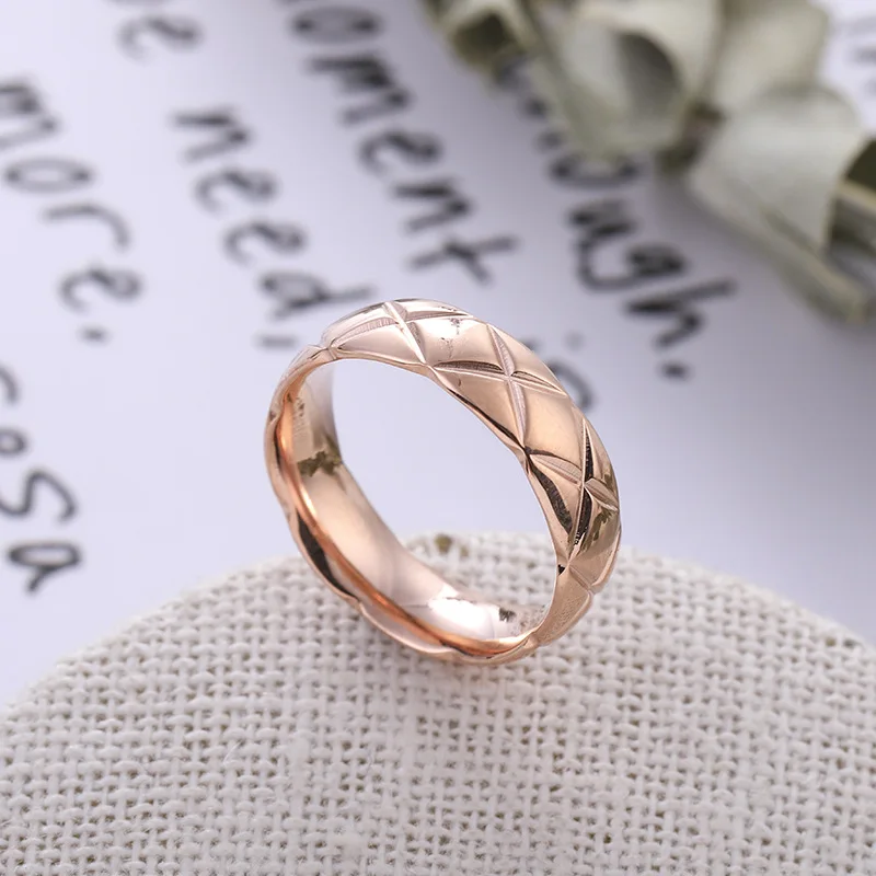 Женское кольцо из титановой стали в клетку|Кольца| |