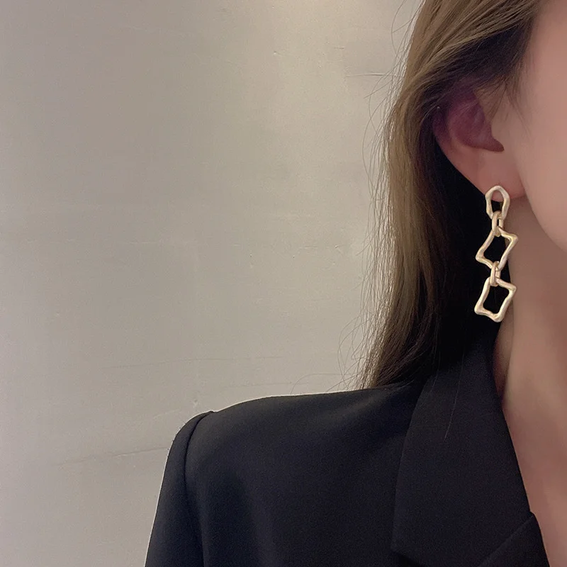 

Cool Long Metal Exaggerated 2021 Classic at a Loss Earrings for Girls Luxurious Party