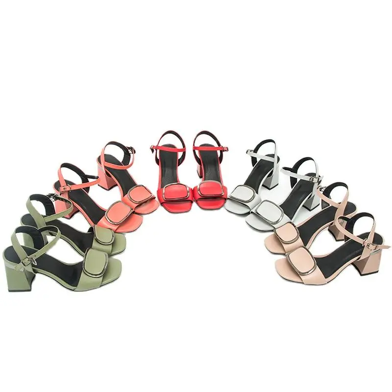 

2021 women's shoes spring and summer new solid color one line electroplating thick heel square sandals with metal decoration