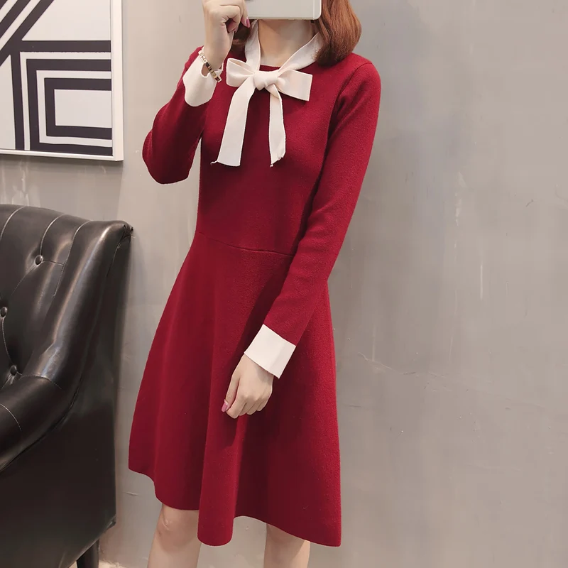 

Женское однотонное трикотажное платье с бантом на воротнике и длинными рукавами