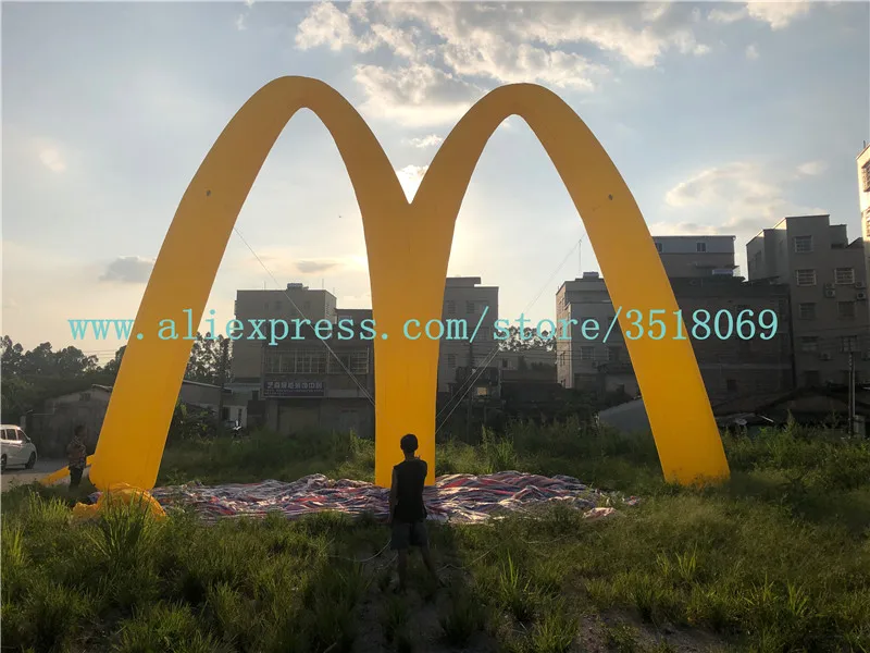 Продажа 12 метровой желтой рекламной кампании по продвижению надувных арок