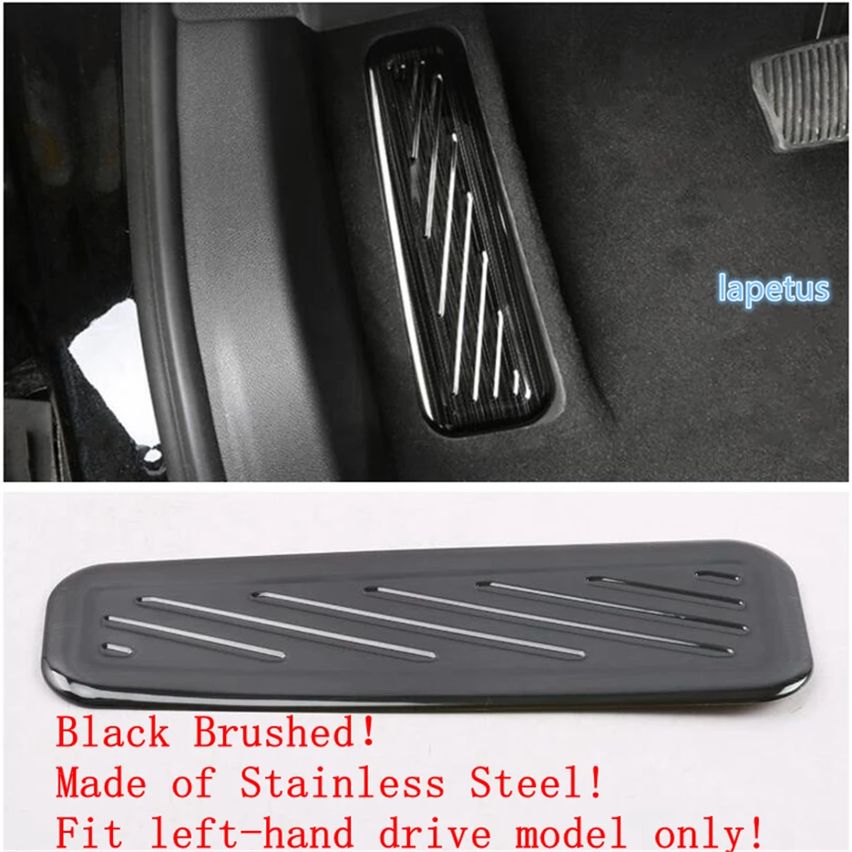 Декоративная рамка для левой подножки педали Cadillac XT4 2019 2020 2021/Серебристая/черная