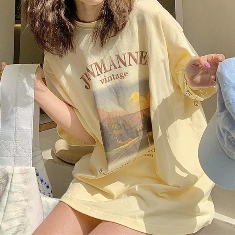 

Yellow Scenery Print Letter Graphic Tees Women Streetwear Top O Neck Short Sleeve Casual Student Sweet Girl Summer Plus Size Pop