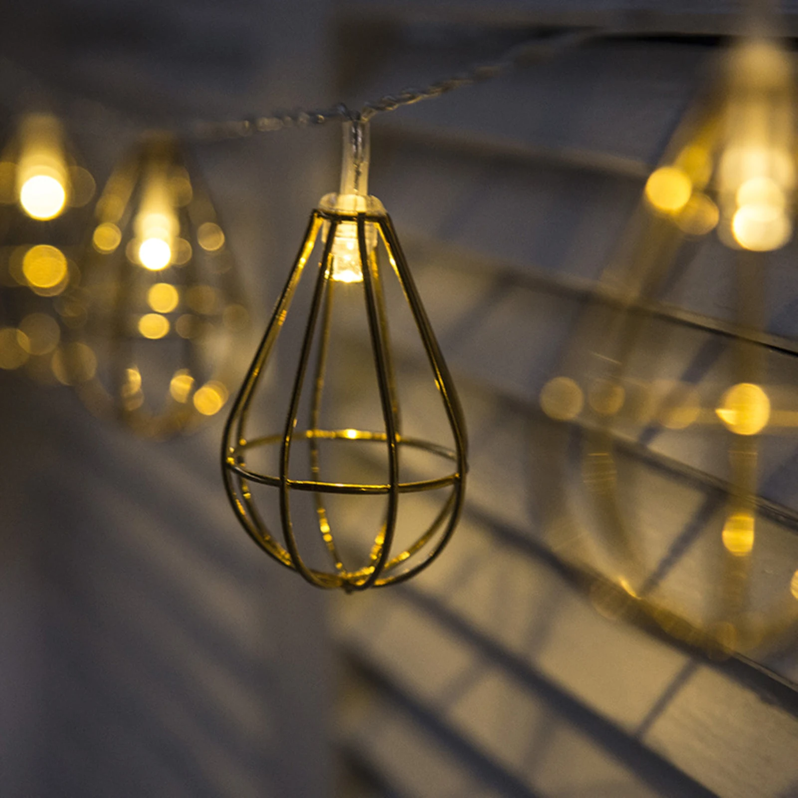 

Креативный полый металлический светодиодный светильник ing строка 1,5 м 10 Светодиодный светильник строка полый шар в форме подвесные украшен...