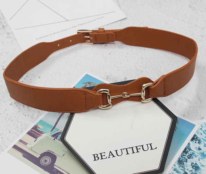 

The Women's Belt Is Decorated with A Simple Waist-to-waist Dress with Jeans and A Tidal Belt