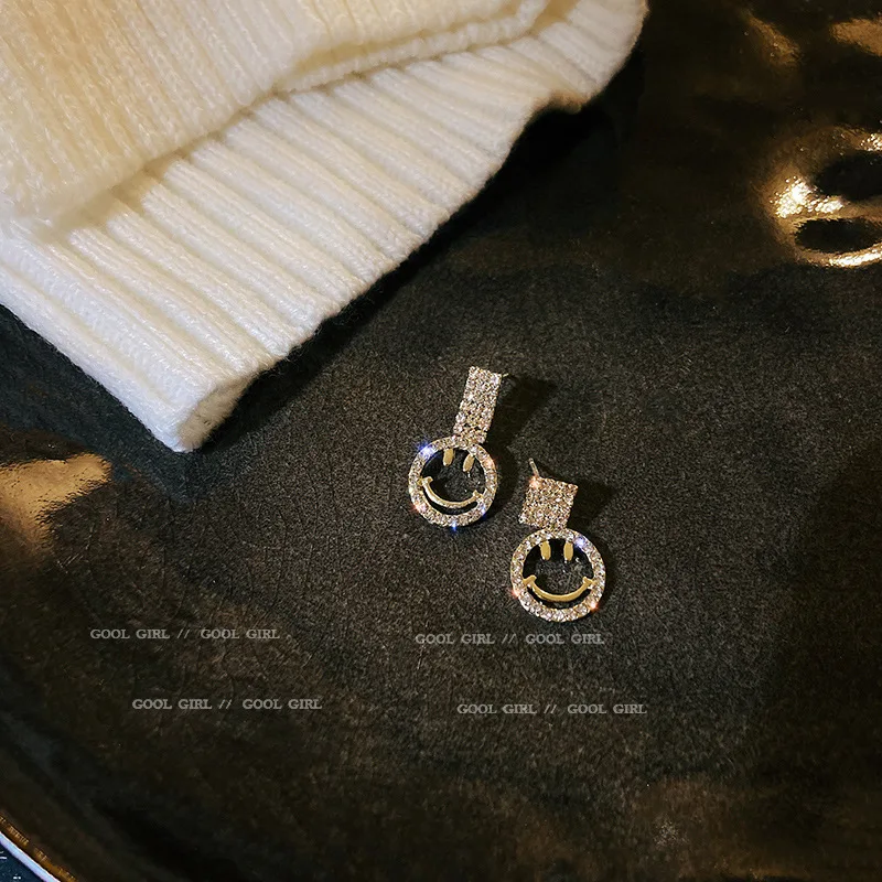 

925 Silver Needle Asymmetrical Diamond Face Eardrop Korean Design Sense Simple Fashion Earrings Web Celebrity Earring