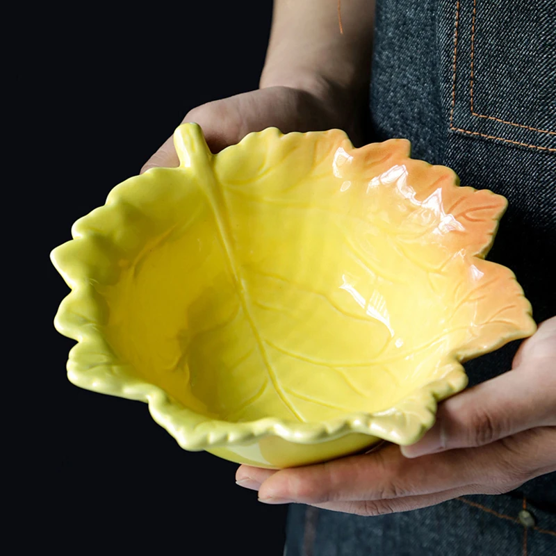 Кленовые листья керамическая тарелка торт фруктовые закуски блюда и тарелки