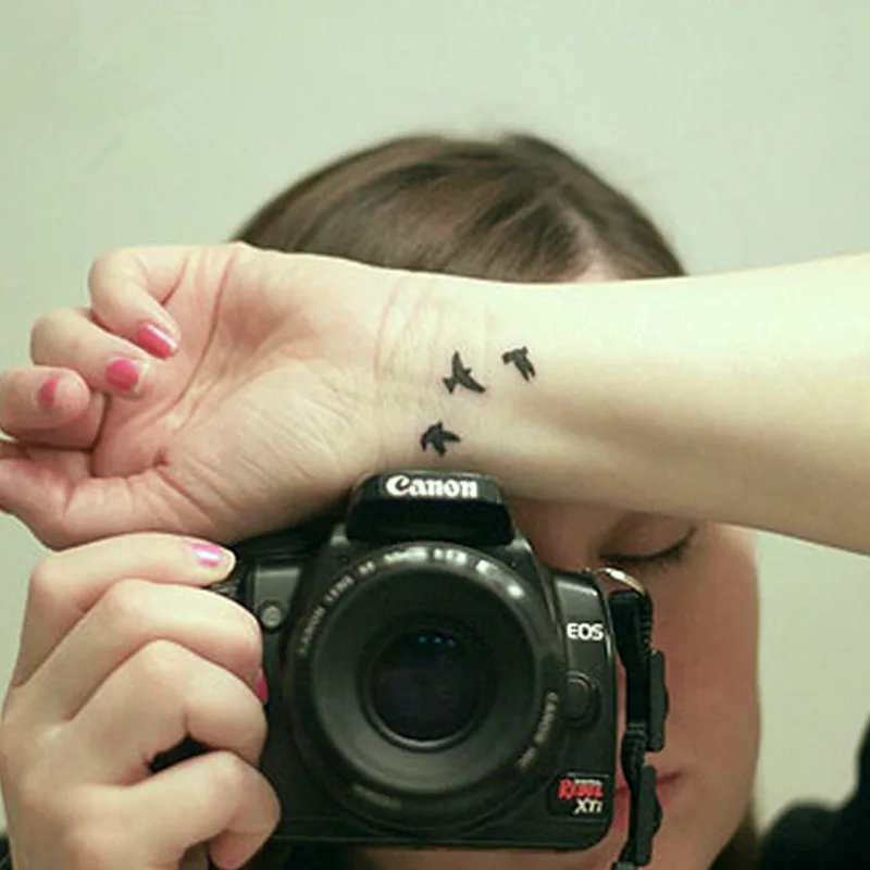 

Black Flash Swallow Waterproof Hand Small Tattoo Sticker Body Art Tattoo Beauty Sticker 10.5*6cm