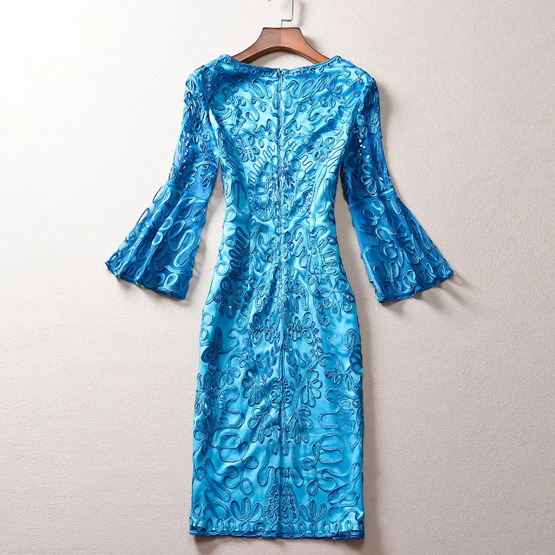 Женское вечернее платье с V-образным вырезом оранжевое облегающее аппликацией и