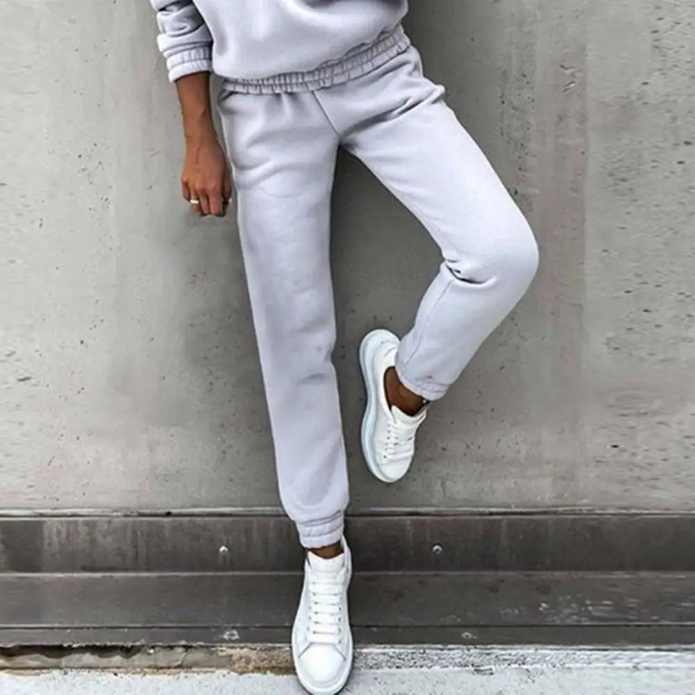 Комплект из двух предметов: толстовка с длинным рукавом и спортивные брюки