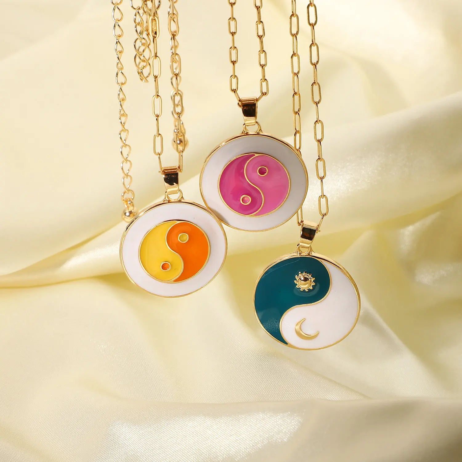 

Ins Vintage New Color Tai Chi Yin Yang Round Pendant Necklace Drop Oil Moon Star Coin Alloy Chain For Women Girl Fashion Jewelry