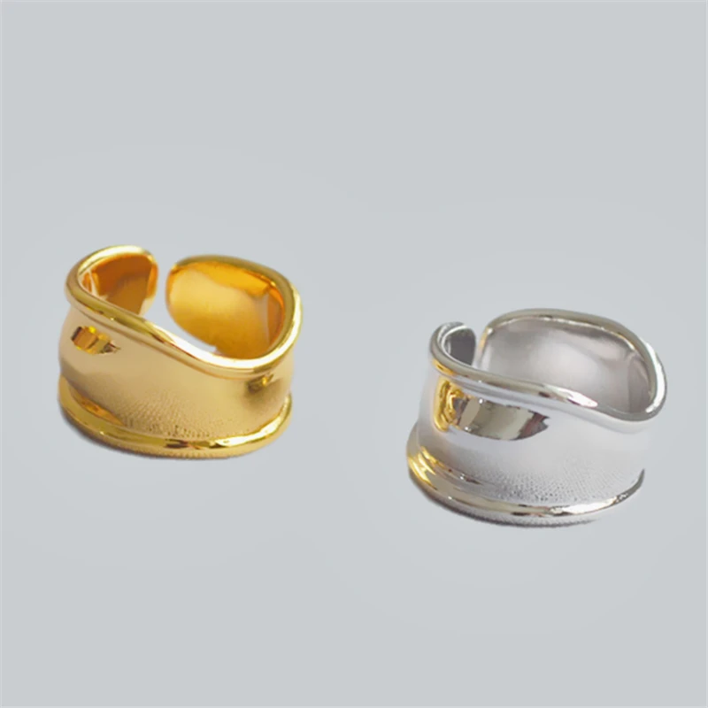 Кольцо женское из серебра 2020 пробы нестандартное гладкое крупное в Корейском