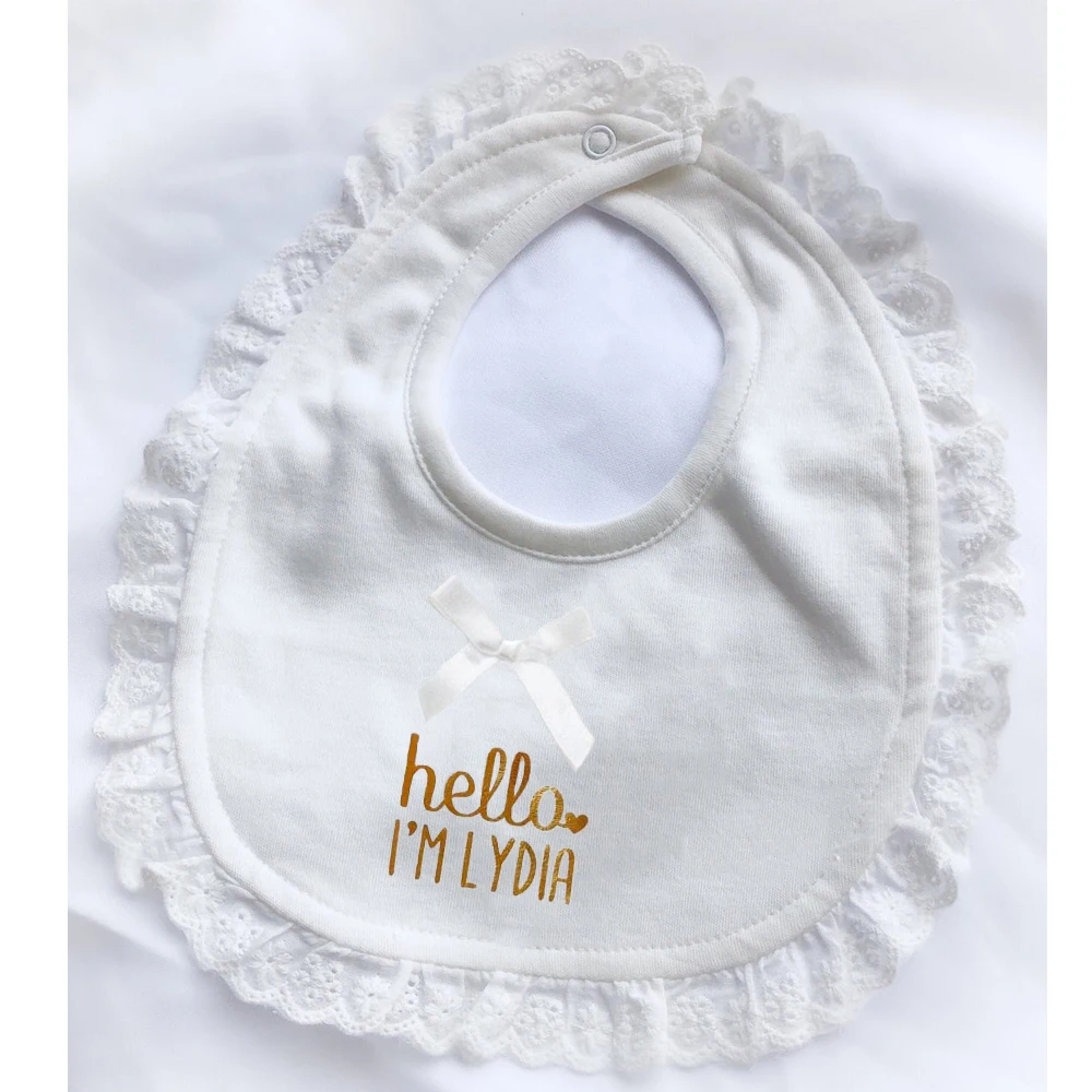 

Customized Baby Shower Baby Girl Lace Bibs Cotton Named Baptism Bib Newborn Infant Saliva Bowknot Lace Feeding Accessory Bibs