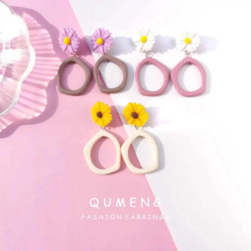 

QUMENG 2020 New Design Sweet Daisy Flower Stud Earrings Cute Statement Earrings for Women geometry party Jewelry Girls Gifts