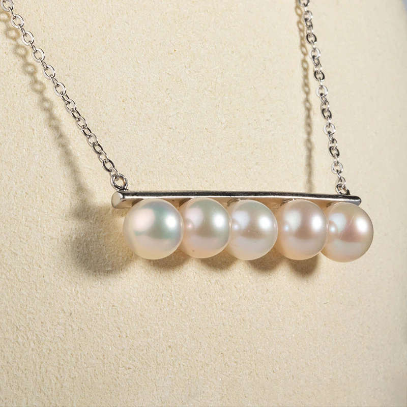 

7.5-8mm Round White Freshwater Pearl Pendant 43cm Chain