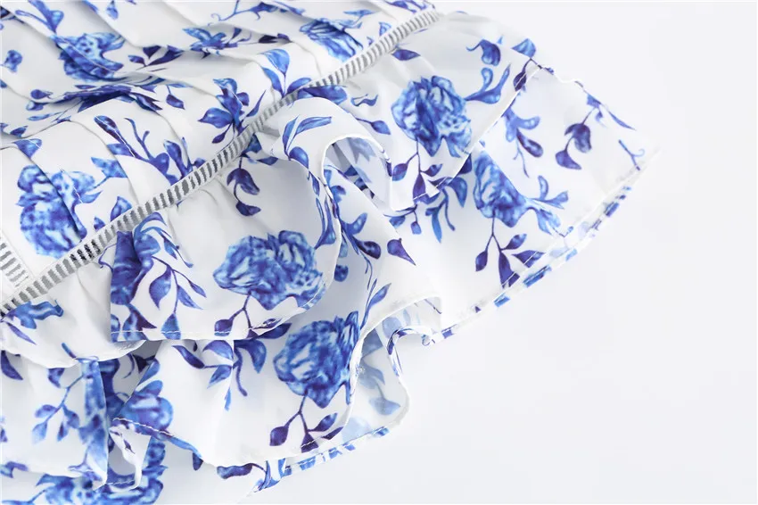 

2020 New Summer Designer Two Piece Sets Women's Printed Embroidery Cutout Sexy Cotton Top + Shorts Resort Vocation Suits Women