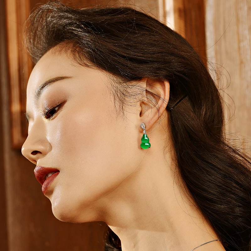 Серьги в классическом национальном стиле из натурального зеленого камня модные