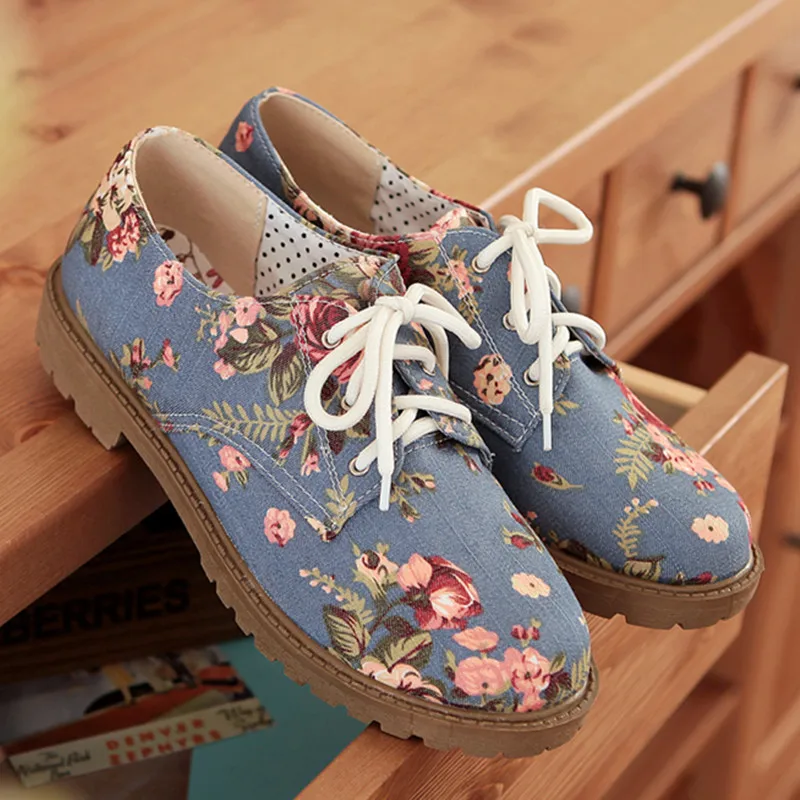 Женские повседневные туфли на плоской подошве со шнуровкой и круглым