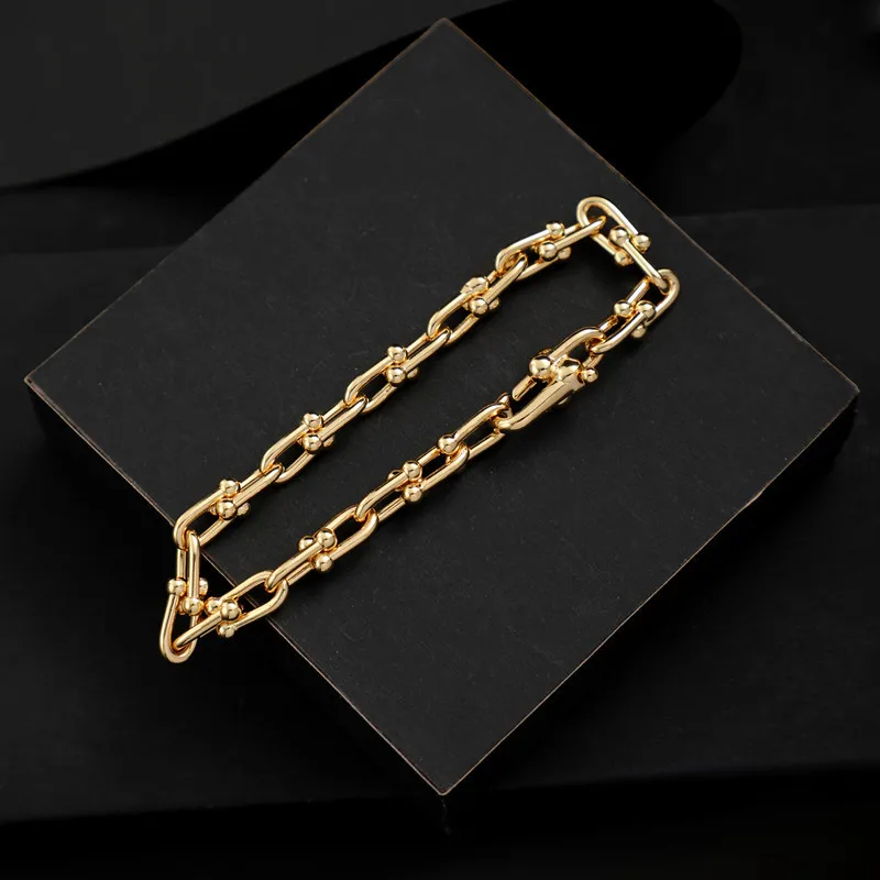 

U-shaped ring buckle bracelet copper plated 18K gold jewelry luxury texture online celebrity bracelet