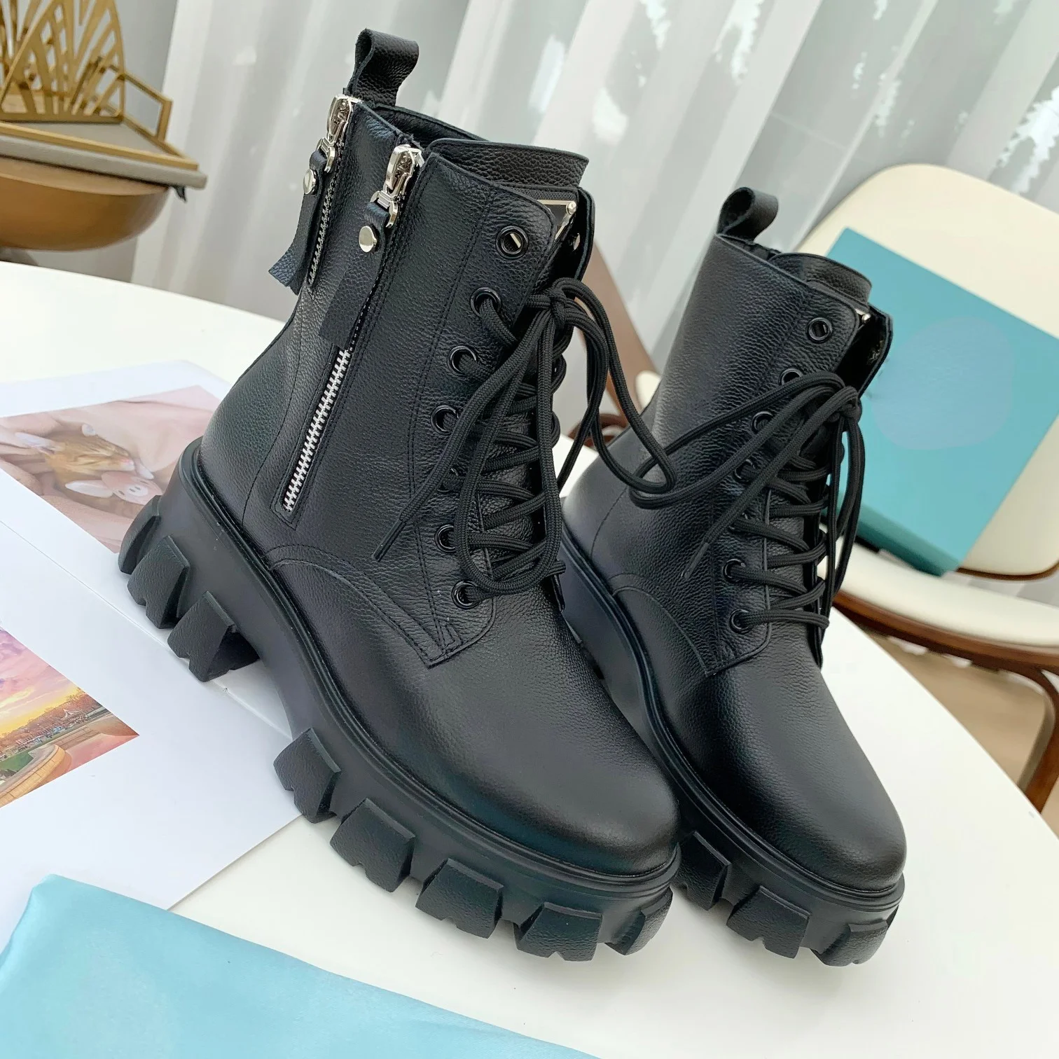 

Модные брендовые ботинки на толстой подошве с боковой молнией, женские универсальные кожаные Ботинки Martin в британском стиле на толстом каб...