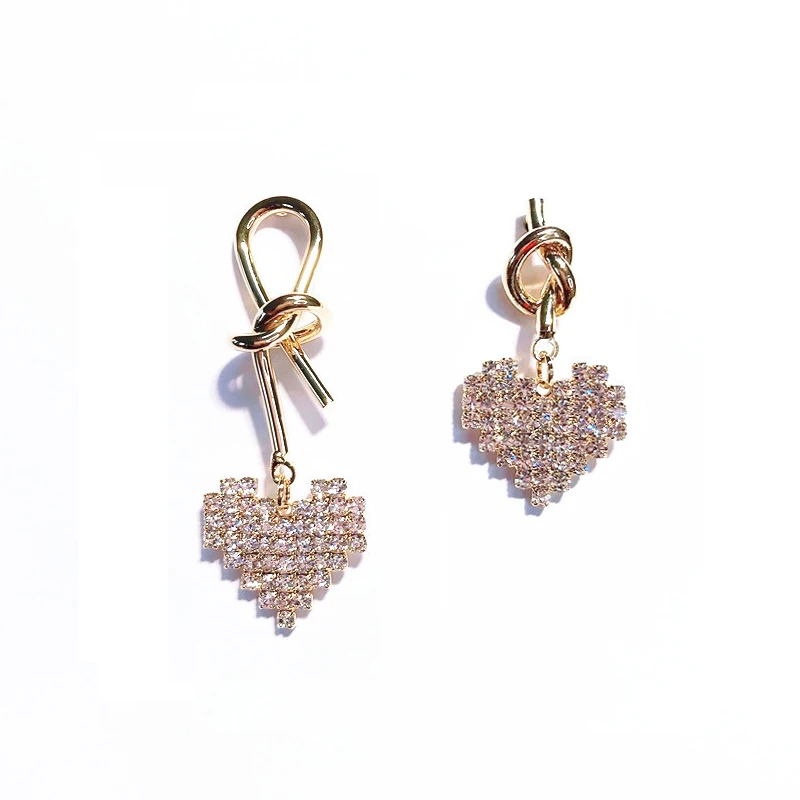 Женские массивные металлические серьги асимметричные в форме сердца стильные