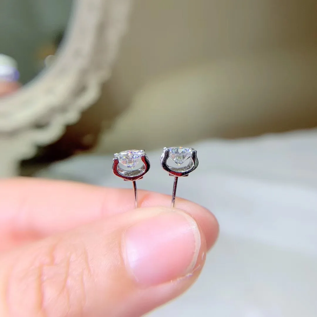 Kkmall Store Круглый Муассанит с одной зерной 0.80ct Алмазный тест прошел моассанит серебряные серьги-гвоздики