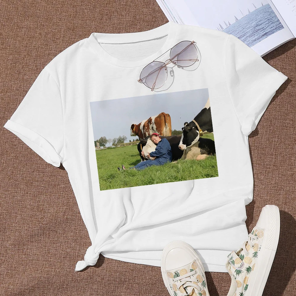 

Koe Knuffelen Graphic Aesthetic Women Clothes T shirt Embrace Dairy cow Relieve stress Casual Tops Netherlands Favorite Tshirt