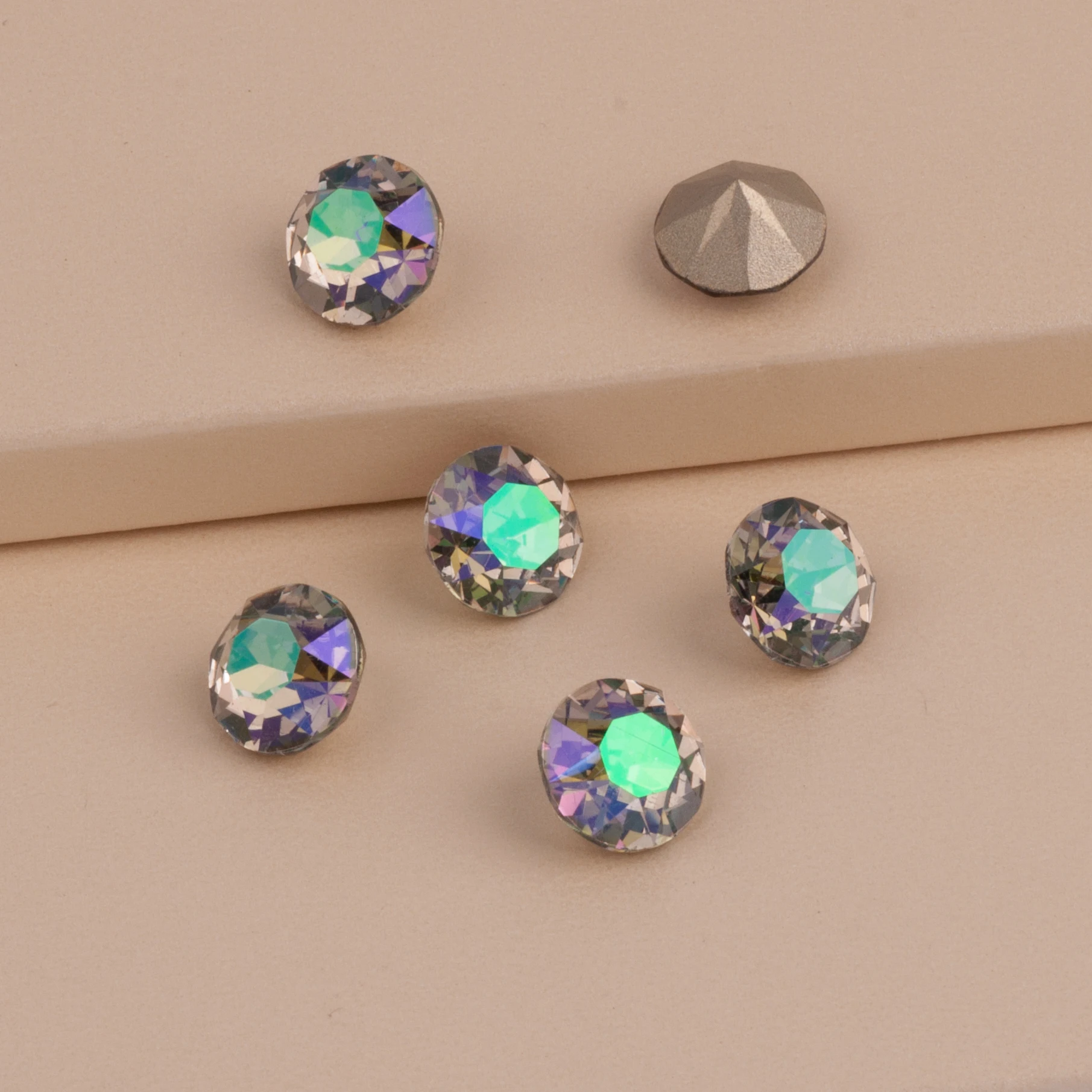

Ghost Light Different Size of Crystal Best Quality Glitter Glass Rhinestones Different Color Nail Rhinestone 3D DIY Rhinestones