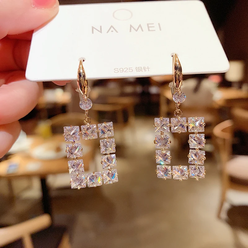 

2021 New Classic Cubic Zirconia Gold Pendant Earrings for Women Luxury Fashion Crystal Statement Earrings Female Jewelry Gifts