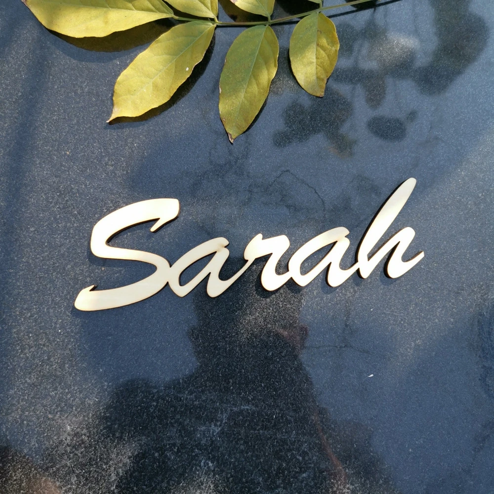 Деревянная табличка с именем и надписью на заказ детский шрифт для семьи